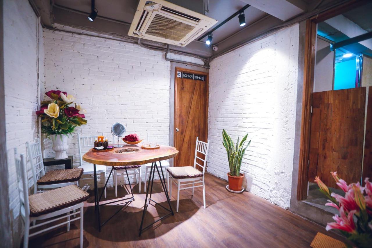 Hostel Reddoorz @ Tong Duy Tan Street (Adults Only) Hanoi Exterior foto